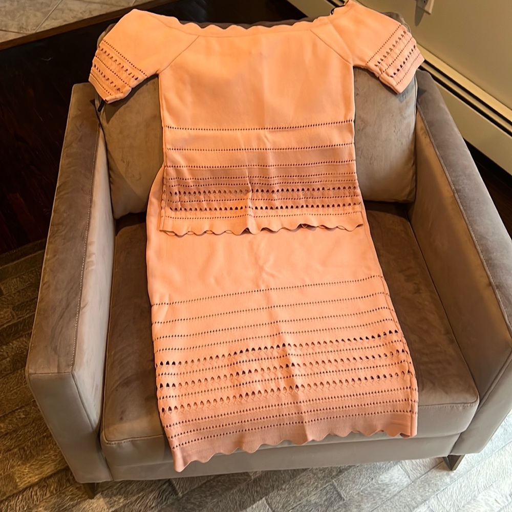 Beautiful scalloped off shoulder top with tailored midi skirt to fit like a S/M